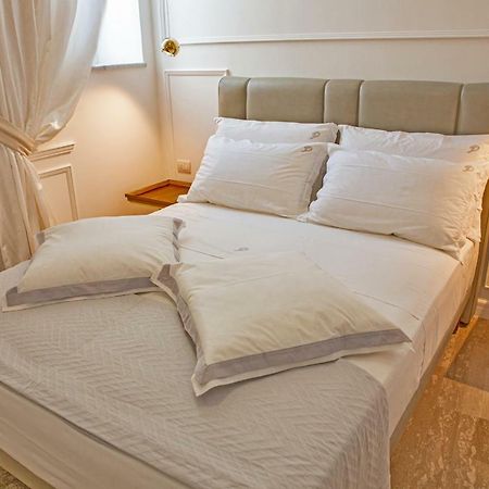 Piazza Posta Dimora Di Charme Hotel โปรชิดา ภายนอก รูปภาพ